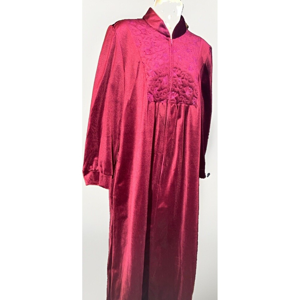 Vintage Amanda Stewart Burgundy Velour Zip Robe Dress M USA Embroidered